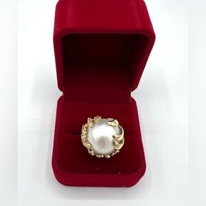 Vintage 14K Yellow Gold Mabe Pearl Statement Ring. Size 8